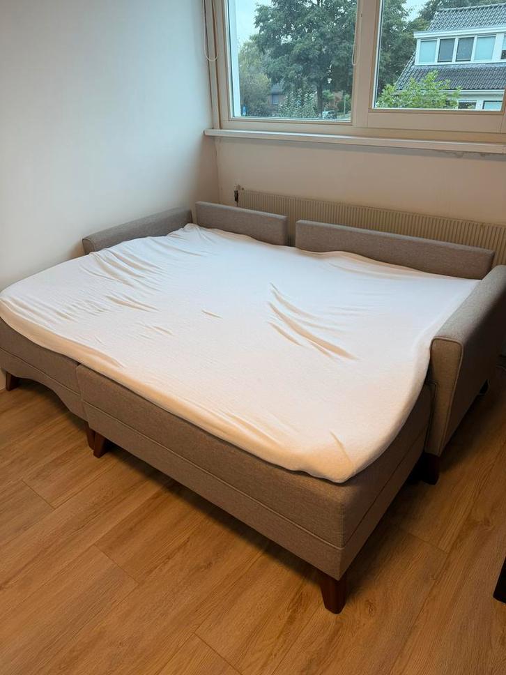 (Slaap)bank met poef, Huis en Inrichting, Banken | Sofa's en Chaises Longues, Zo goed als nieuw, Tweepersoons, Minder dan 150 cm