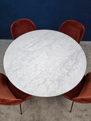 Arflex Goya tafel Carrara marmer  beschikbaar voor biedingen