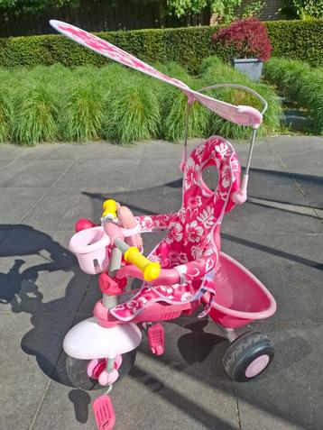 Prachtige roze driewieler beschikbaar voor biedingen