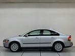Volvo S40 1.8 Momentum Airco Cruise Trekhaak, Auto's, Volvo, Voorwielaandrijving, Gebruikt, Zwart, 4 cilinders
