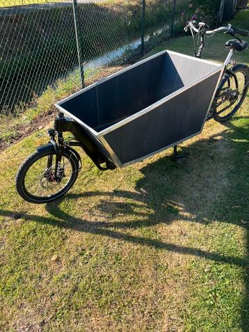 Bakfiets Urban Arrow goederen ( onderst defect) beschikbaar voor biedingen