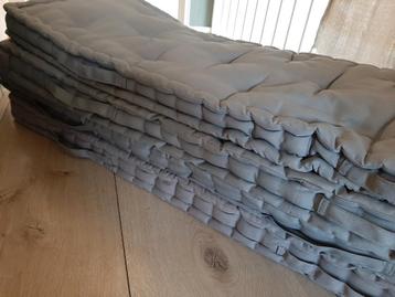 4 palletkussens tuinkussens loungekussens  beschikbaar voor biedingen