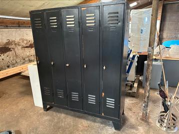Zwarte vintage lockerkast, 185x150x50 cm beschikbaar voor biedingen