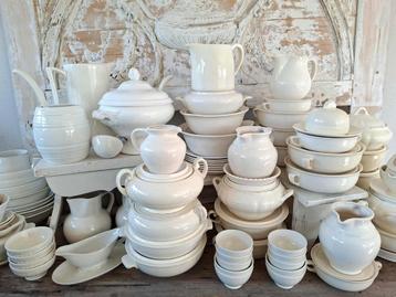 Antiek servies Maastrichts aardewerk Petrus Regout terrines. beschikbaar voor biedingen