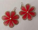 Vintage Costume Jewelery oorbellen bloem rood, Overige materialen, Ophalen of Verzenden, Rood, Hangers
