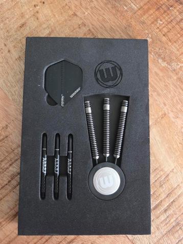 Winmau Blackout 25g Nieuw - 90% Tungsten Darts beschikbaar voor biedingen
