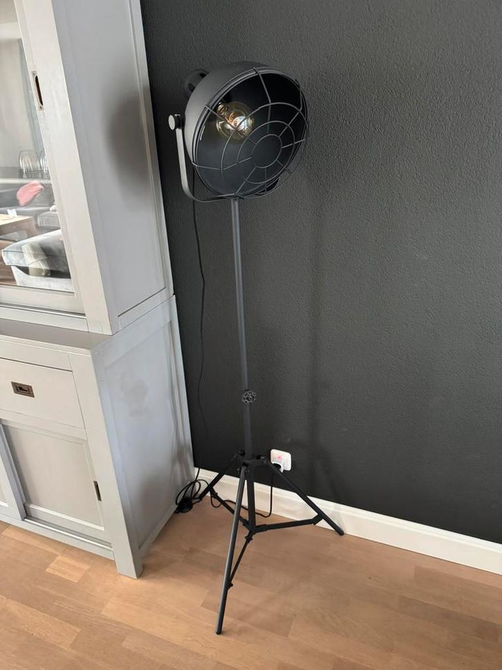 Stoere industriële vloerlamp, Huis en Inrichting, Lampen | Vloerlampen, Zo goed als nieuw, 150 tot 200 cm, Metaal, Ophalen