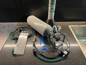  Dennerle CO2 set 2 flessen 0.5KG en 4KG en elctr. ventiel ! beschikbaar voor biedingen