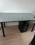 Ikea bureau donkerbruin /zwart met glasplaat love amour, Huis en Inrichting, Bureaus, Ophalen of Verzenden, Zo goed als nieuw