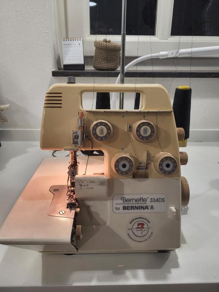 Bernina  lockmachine, Hobby en Vrije tijd, Naaimachines en Toebehoren, Lockmachine, Bernina, Ophalen of Verzenden