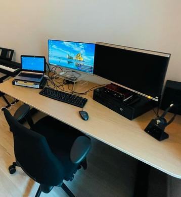 Bureau Ikea ‘Bekant’ Eikenfineer met zwart frame beschikbaar voor biedingen