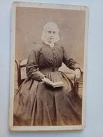 CDV Friesland Vrouw in Klederdracht, Verzamelen, Foto's en Prenten, Gebruikt, Foto, Klederdracht, Ophalen of Verzenden