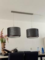 Moderne croco hanglamp met twee grijze kappen, Huis en Inrichting, Ophalen, Zo goed als nieuw, Stof, 50 tot 75 cm