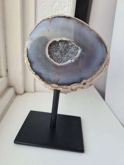 Prachtige AGAAT GEODE op standaard B, Verzamelen, Mineralen en Fossielen, Mineraal, Ophalen of Verzenden