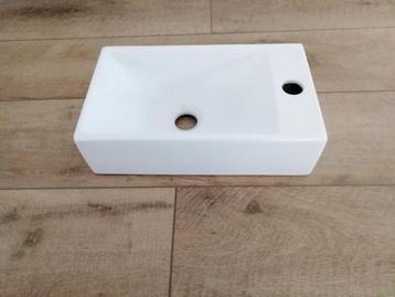 Fonteintje voor Toilet.  beschikbaar voor biedingen