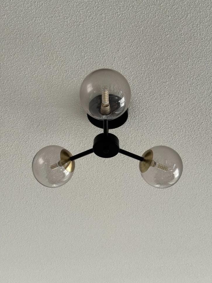 Moderne plafondlamp met 3 glazen bollen, Huis en Inrichting, Lampen | Plafondlampen, Zo goed als nieuw, Glas, Metaal, Ophalen