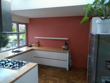 Grote keuken met apparatuur  beschikbaar voor biedingen