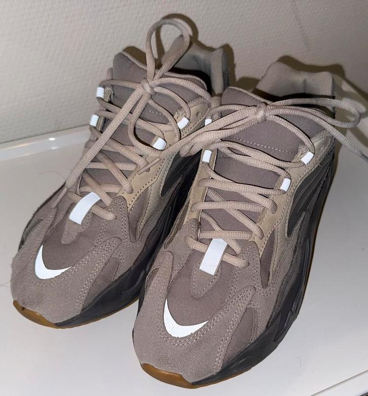 Adidas Yeezy Boost 700 V2 “Tephra”, Kleding | Heren, Schoenen, Zo goed als nieuw, Ophalen of Verzenden