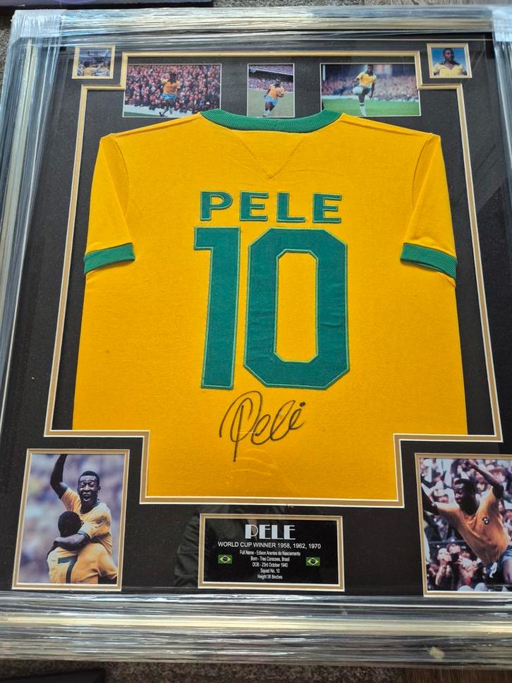 Gesigneerd Pelé shirt met certificaat, Verzamelen, Sportartikelen en Voetbal, Zo goed als nieuw, Shirt, Buitenlandse clubs, Ophalen of Verzenden