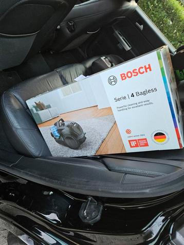 Bosch Serie 4 Bagless Stofzuiger - Nieuw in doos! beschikbaar voor biedingen