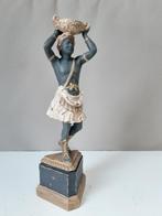Afrikaans beeld op sokkel - 28 cm, Antiek en Kunst, Ophalen of Verzenden