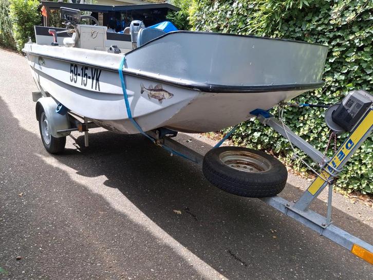 Leuke vis/toerboot met 20pk 4takt en trailer!!!, Watersport en Boten, Vis- en Consoleboten, Gebruikt, 10 tot 30 pk, 3 tot 6 meter