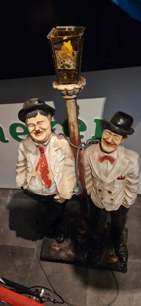Laurel & Hardy Tuinbeeld met Lamp - Opknapper, Antiek en Kunst, Kunst | Beelden en Houtsnijwerken, Ophalen of Verzenden