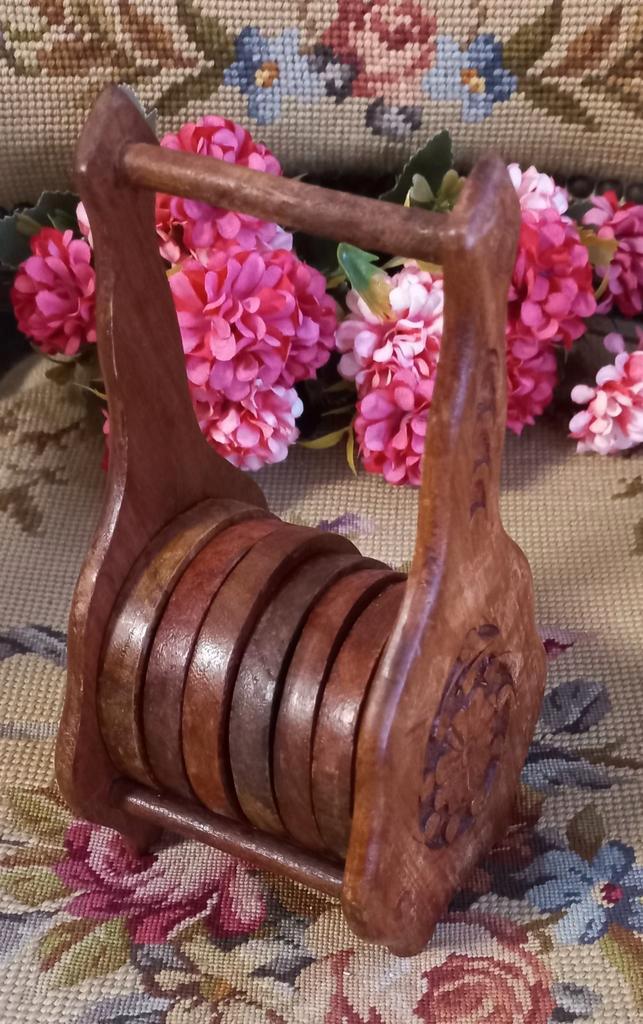Leuke brocante houten houder, 6 onderzetters, houtsnijwerk, Antiek en Kunst, Kunst | Beelden en Houtsnijwerken, Ophalen of Verzenden