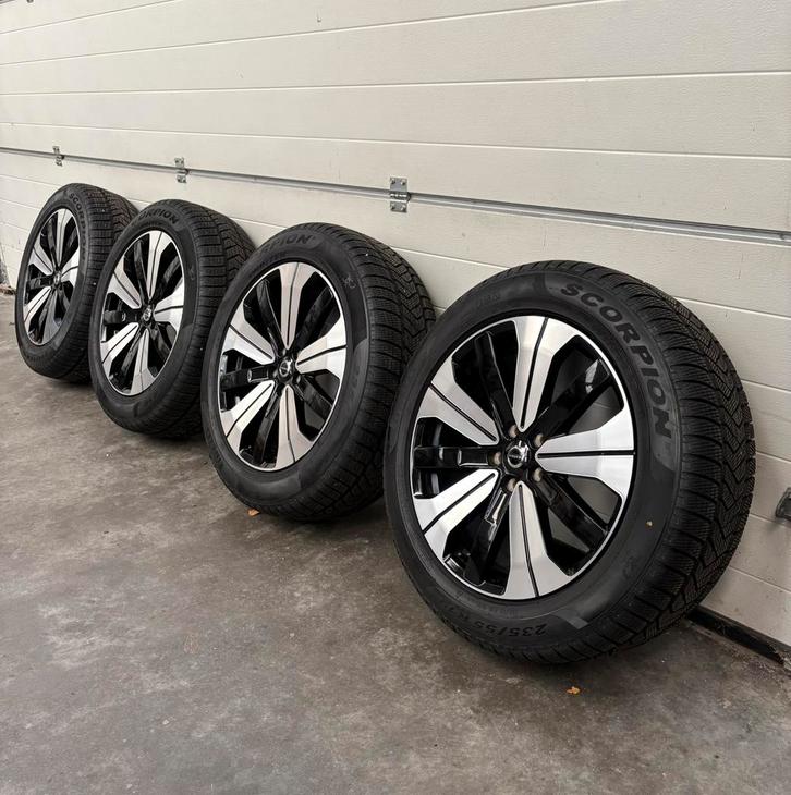 Volvo XC60 19 inch winterset | topstaat | pirelli 7 MM!, Auto-onderdelen, Banden en Velgen, Banden en Velgen, Winterbanden, 19 inch
