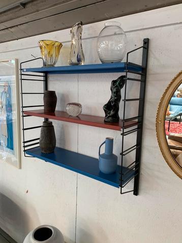 Boekenrek Vintage Tomado boekenkast boekenplanken jaren 60. beschikbaar voor biedingen