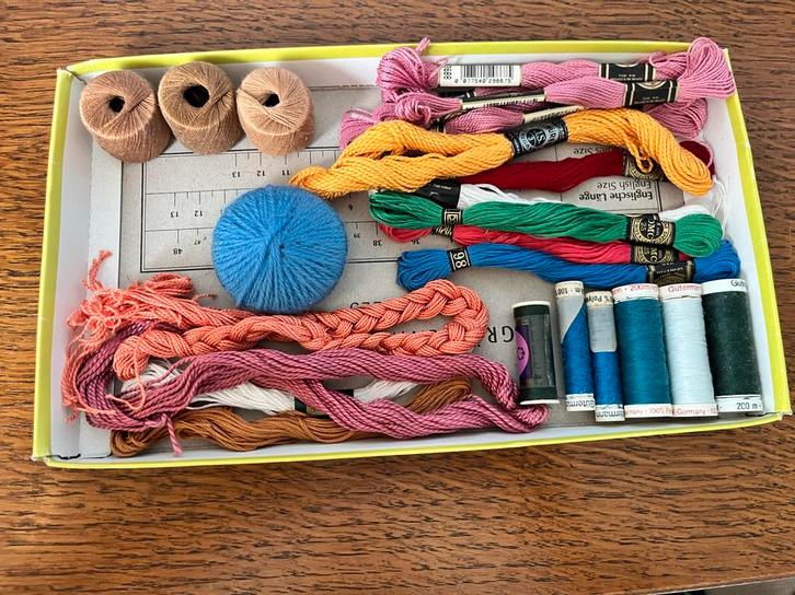 Klosjes, scharen en borduurzijde, Hobby en Vrije tijd, Breien en Haken, Gebruikt, Breien of Haken, Wol of Garen, Ophalen of Verzenden