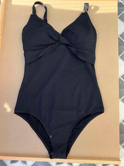 BEACHWAVE badpak met knoopdetail en werkje in stof maat 40, Kleding | Dames, Badmode en Zwemkleding, Nieuw, Badpak, Zwart, Ophalen of Verzenden