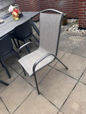 Prachtige tuinstoelen 6 stuks beschikbaar voor biedingen
