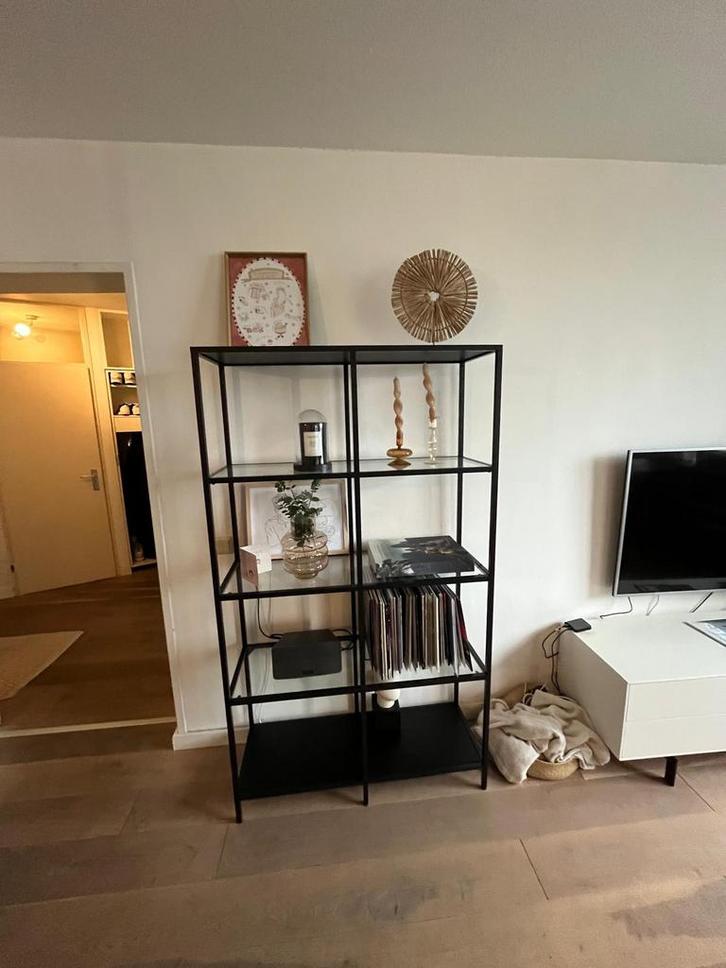 Strakke zwarte open kast, Huis en Inrichting, Kasten | Boekenkasten, Gebruikt, 100 tot 150 cm, 150 tot 200 cm, 25 tot 50 cm, Met plank(en)