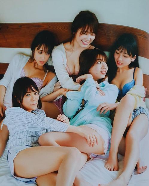 YOROKOBI, Katō Arata - Hinatazaka46 (日向坂46) 1st Photobook, Boeken, Kunst en Cultuur | Fotografie en Design, Zo goed als nieuw