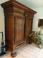 Antieke kast met prachtige details, Ophalen