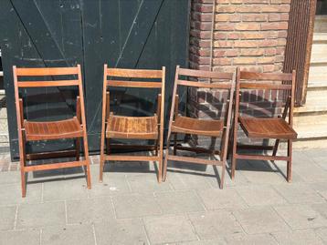 4 Vintage Houten Klapstoelen beschikbaar voor biedingen