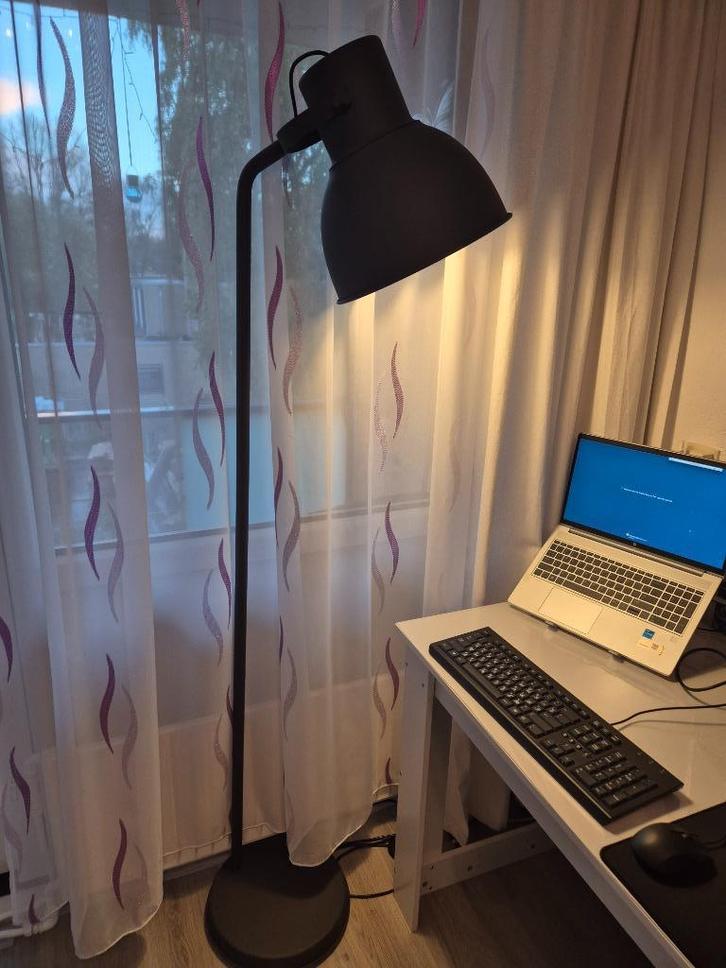 Staande lamp, Huis en Inrichting, Lampen | Vloerlampen, Zo goed als nieuw, 150 tot 200 cm, Metaal, Ophalen