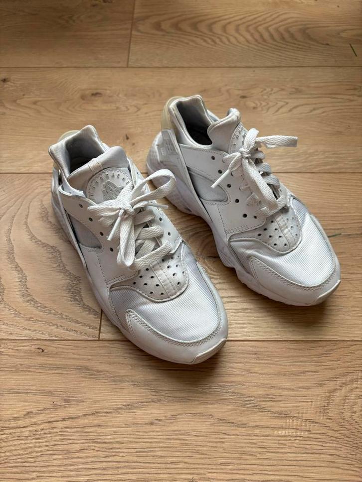 Nike Huarache Wit - Maat 37,5, Kleding | Dames, Schoenen, Gedragen, Sneakers of Gympen, Wit, Ophalen of Verzenden