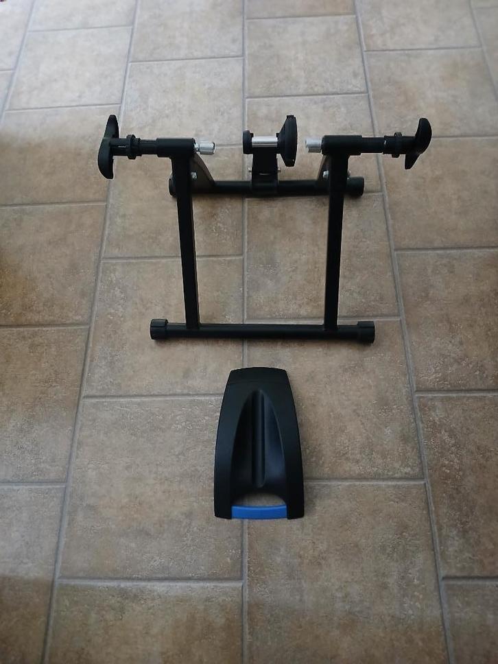 Fietstrainer met voorwielsteun, Sport en Fitness, Wielrennen, Zo goed als nieuw, Overige typen, Ophalen