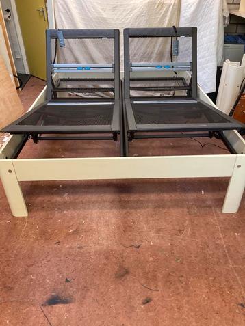 Te koop Auping Auronde 160 x200  wit met electrische spirale beschikbaar voor biedingen