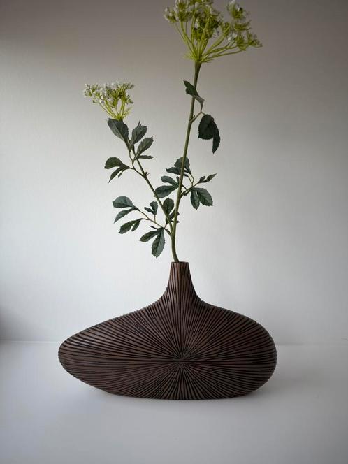 Vaas Tina Bruin L - merk Pot & Vaas, Huis en Inrichting, Woonaccessoires | Vazen, Nieuw, Overige kleuren, Minder dan 50 cm, Overige materialen
