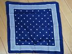 Sjaal blauw met witte stippen, Kleding | Dames, Ophalen of Verzenden, Zo goed als nieuw, Maat 46/48 (XL) of groter, Sjaal