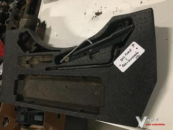 Opel Kadett E 1990 Krik met wielsleutel beschikbaar voor biedingen