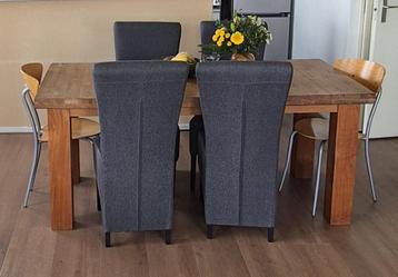 Stevige houten tafel (moet weg) beschikbaar voor biedingen