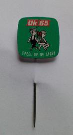 Speldje Uk 65 "speel op de stoep" Veilig Verkeer actie, Verzamelen, Speldjes, Pins en Buttons, Ophalen of Verzenden, Zo goed als nieuw