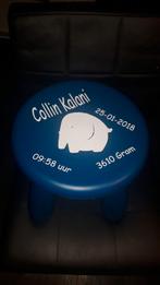 Geboorte krukje met naam en afbeelding naar keuze, Ophalen of Verzenden, Nieuw, Stoel(en)