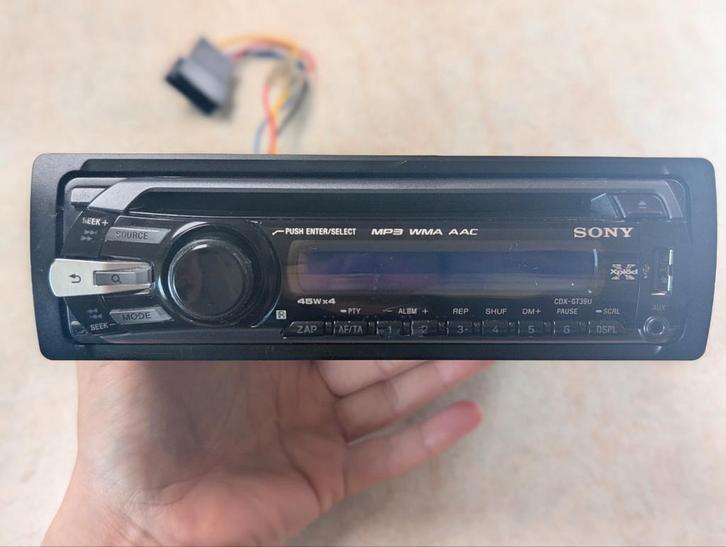 SONY XPLODE CDX-GT35U met kabelboom en behuizing, Auto diversen, Autoradio's, Gebruikt, Ophalen of Verzenden