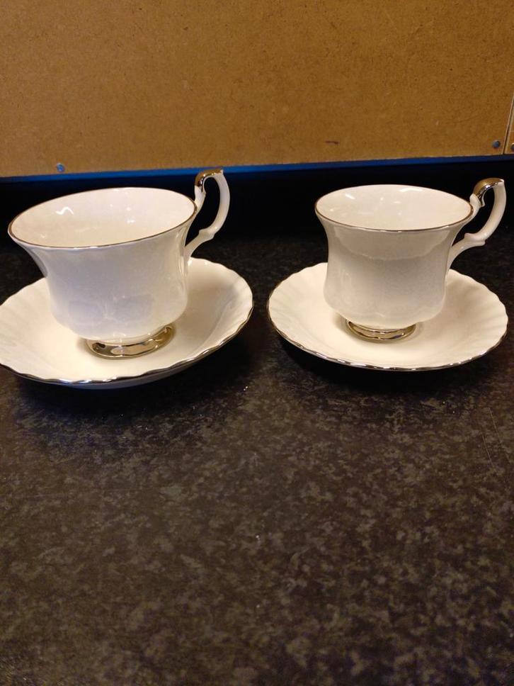 ROYAL ALBERT CHANTILLY dames en heren kop en schotel, Antiek en Kunst, Antiek | Servies los, Ophalen of Verzenden