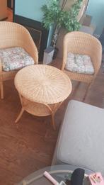 Rieten stoelen met tafel, Huis en Inrichting, Stoelen, Ophalen of Verzenden, Zo goed als nieuw, Bruin, Twee
